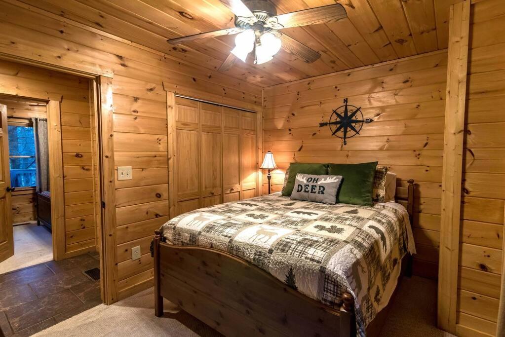 Private Creekside Cabin+Hot Tub,Pool Table, & Pets Ellijay Extérieur photo