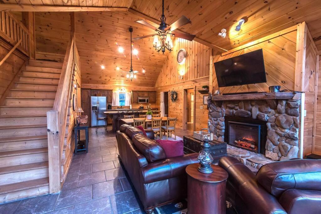 Private Creekside Cabin+Hot Tub,Pool Table, & Pets Ellijay Extérieur photo
