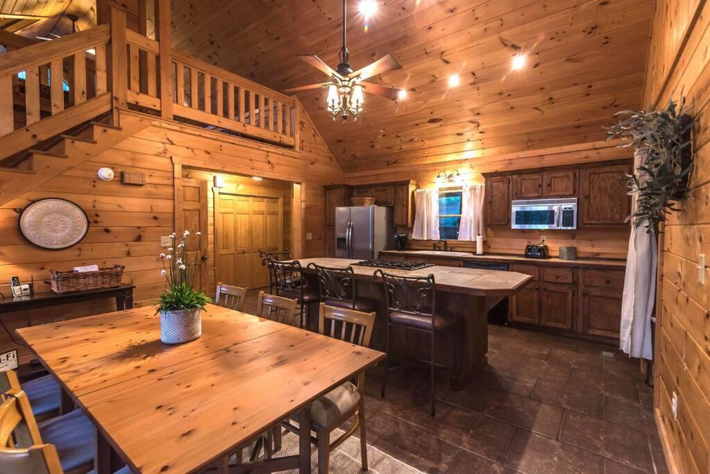 Private Creekside Cabin+Hot Tub,Pool Table, & Pets Ellijay Extérieur photo