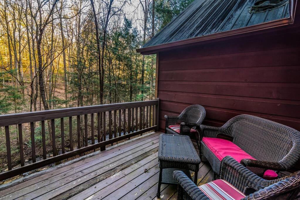 Private Creekside Cabin+Hot Tub,Pool Table, & Pets Ellijay Extérieur photo